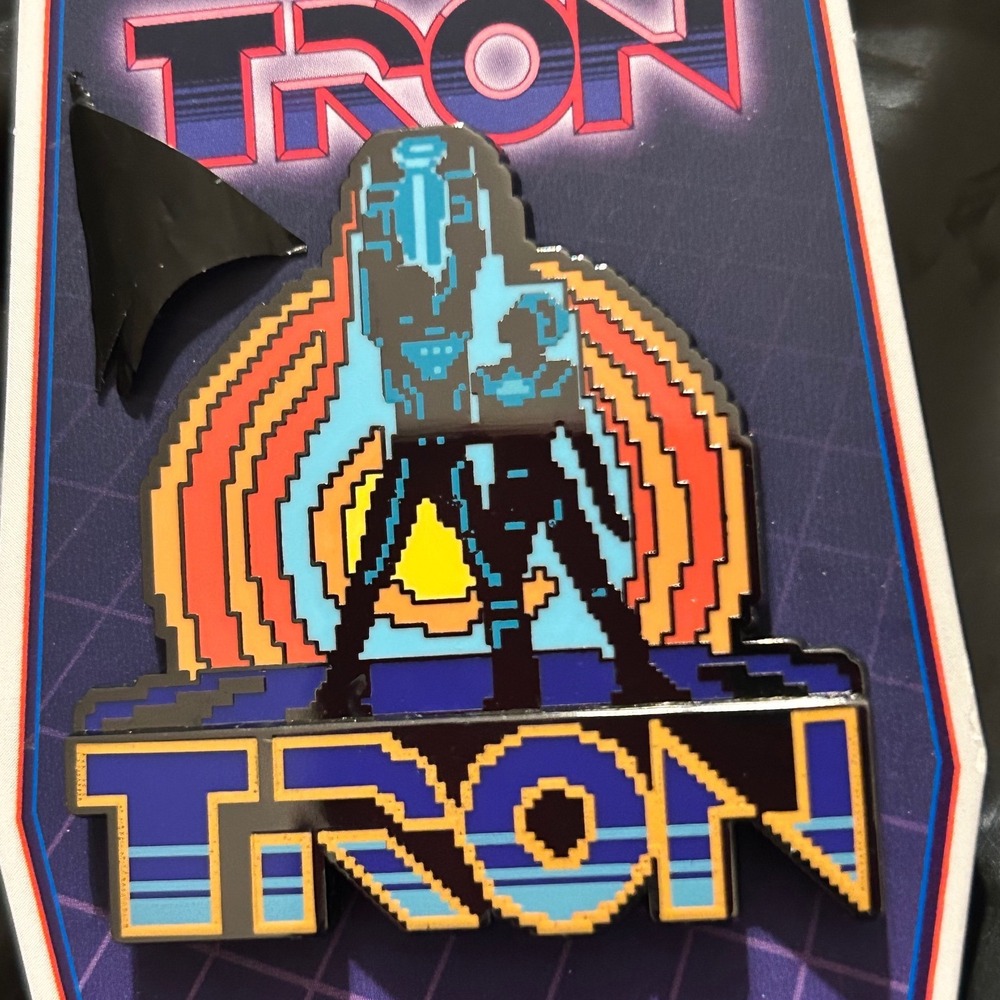 Disney Parks TRON 8-Bit Pixel Art Enamel Pin Retro Arcade Sci-Fi 2022 NEW